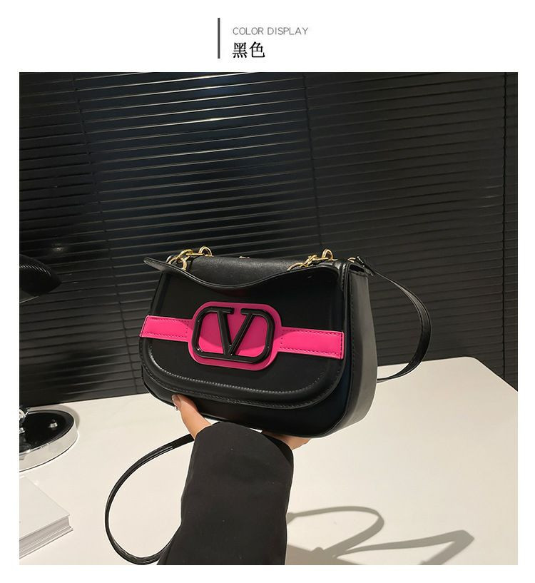 Sacs a main Kelly haut de gamme tendance collection de sacs à main pour femme inspirés du design Valentino Garavani VLogo, présentés dans un assortiment de coloris vifs et neutres
