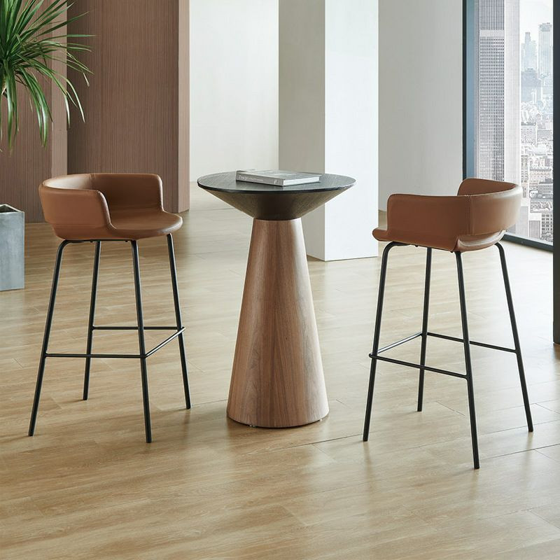 Tabouret de bar moderne présente un design bicolore avec un dossier rembourré et une assise en bois clair.