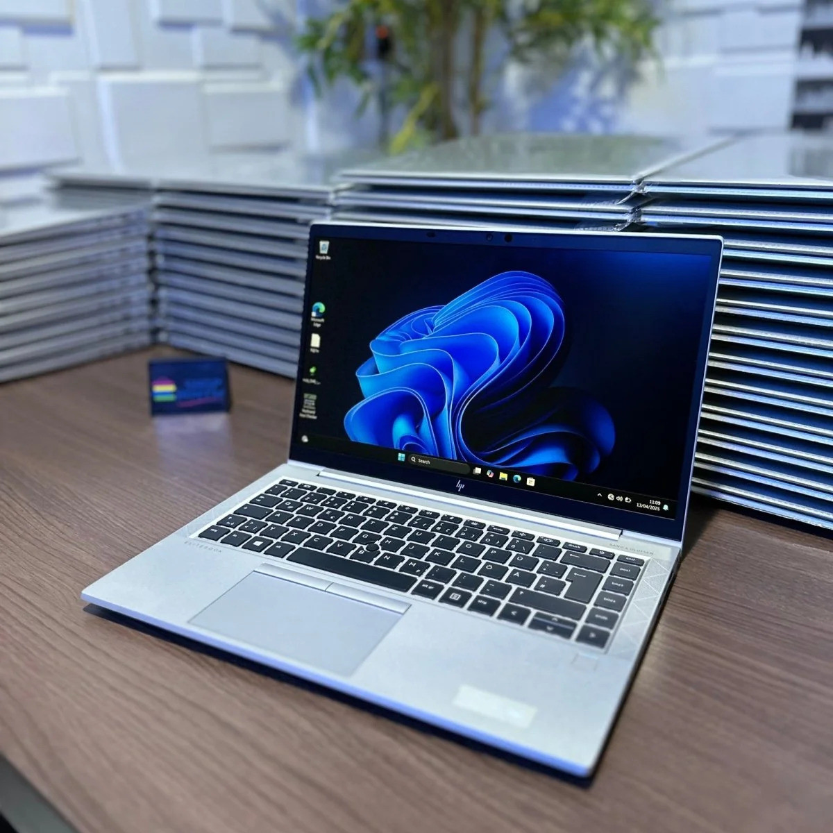 Ordinateur portable HP EliteBook 830G7 d'occasion 95% neuf, écran HD IPS de 14 pouces core i7,  8e génération 16 Go de RAM