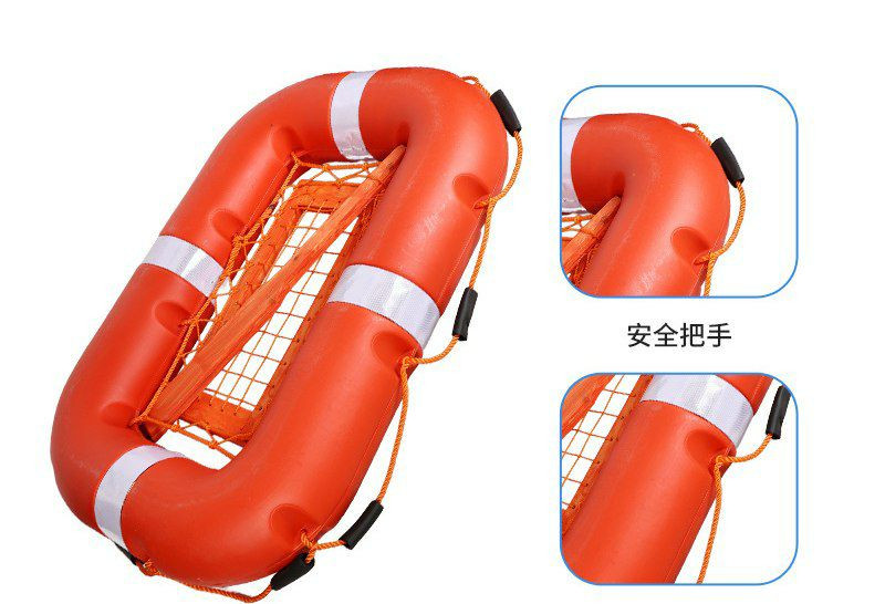 Radeau ou flotteur de sauvetage rigide en polyéthylène (HDPE) de couleur orange vif, souvent utilisé pour le secours aquatique, les navires ou les interventions en cas d'inondation.