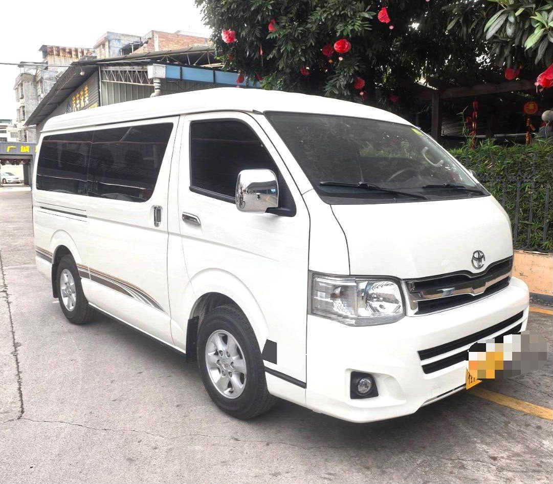 Toyota Hiace (importée), modèle 2011, Hiace 2.7, version standard 10 places, boîte de vitesses manuelle - Voiture d'occasion